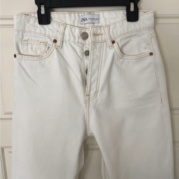 ZARA High Waisted White Jeans Size 2 - Picture 3 of 9
